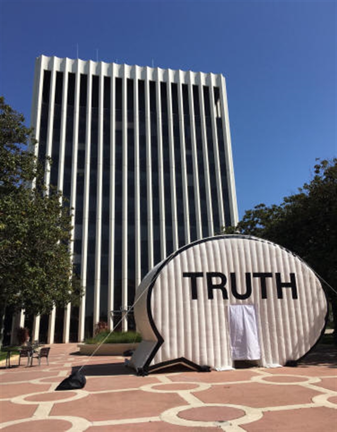 Image of In Search of the Truth, Collective Cause