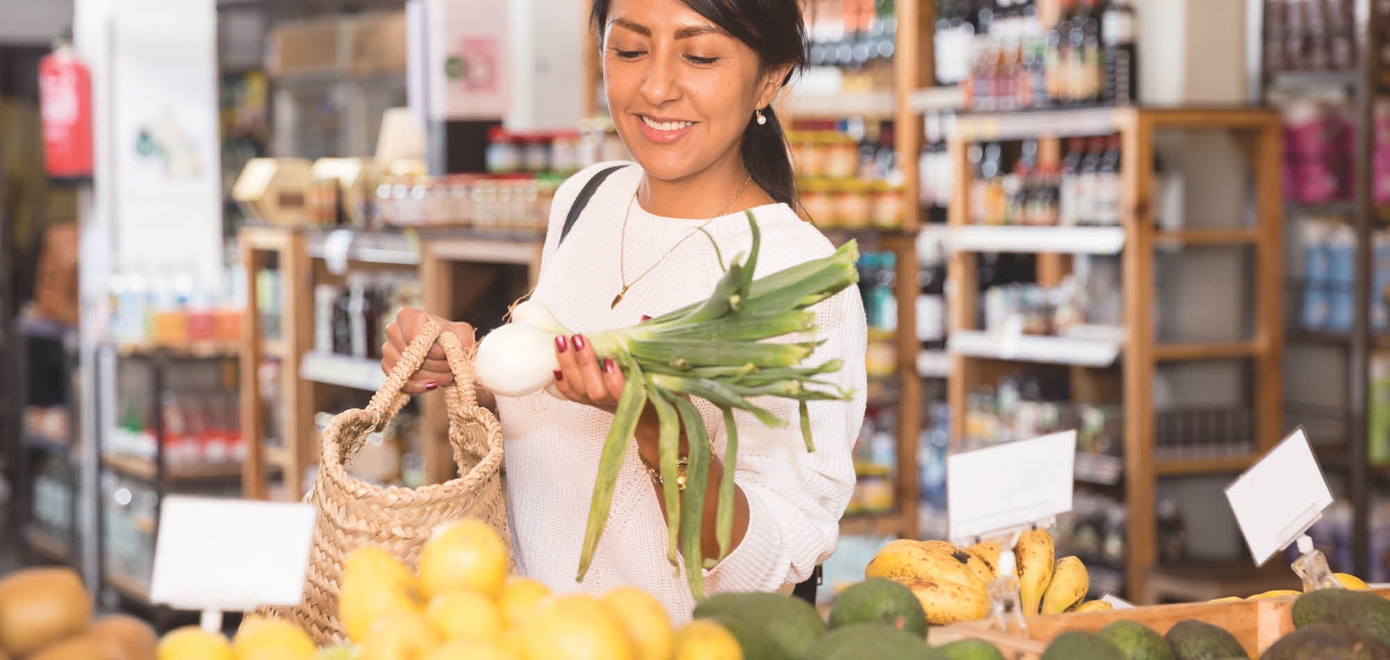 woman Purchase produce Items With Less Packagnig
