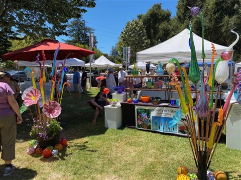 Photo of grounds of Palo Alto Art Center during Clay and Glass Festival